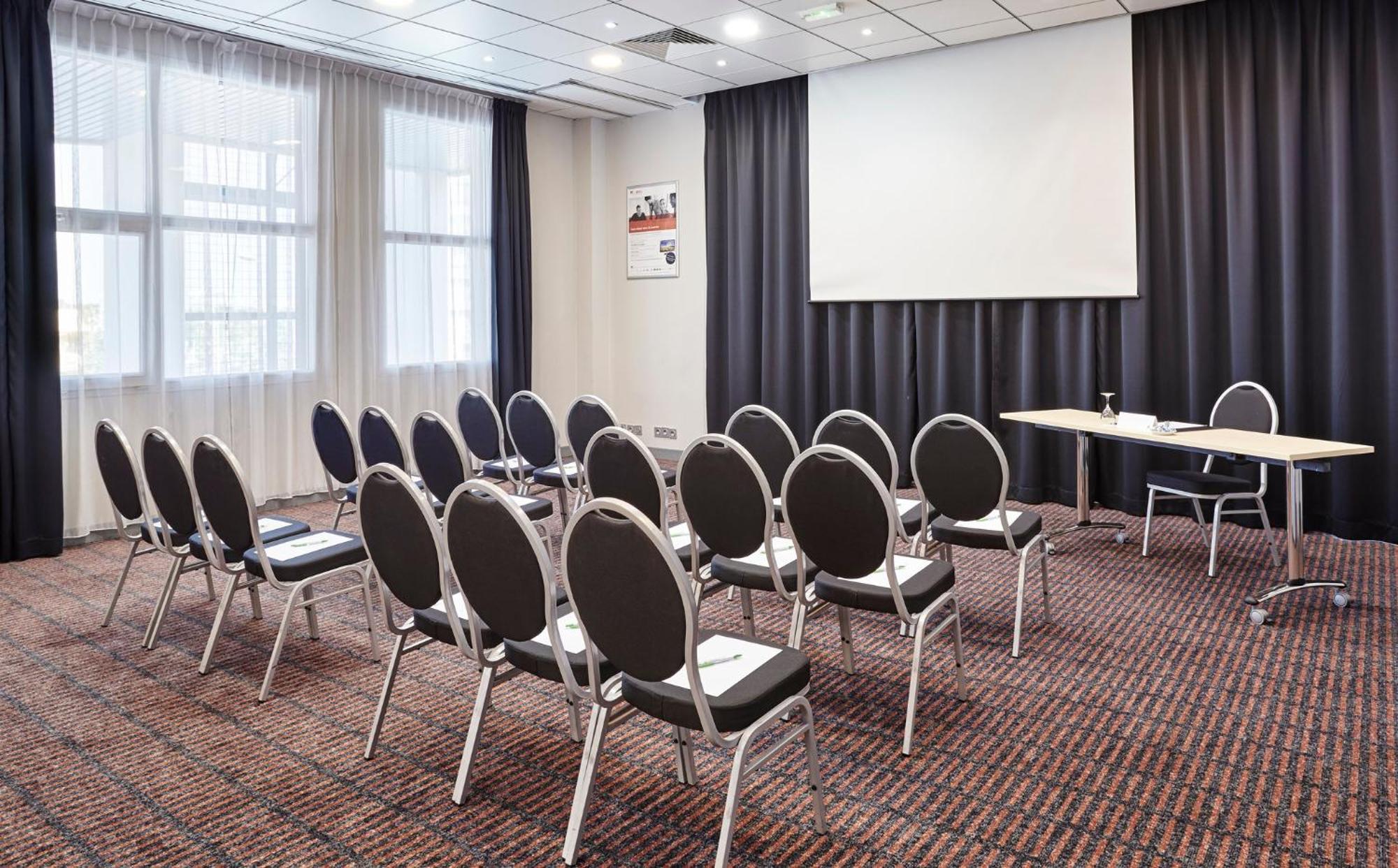 Holiday Inn Toulon City Centre By Ihg Экстерьер фото